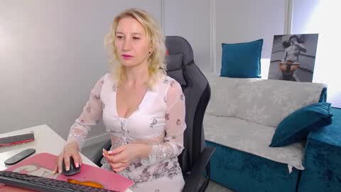 Mary online show from 04/05/26, 01:41