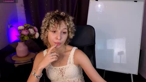Snapshot of marywahlberg chatting on 10/27/25, 05:33 Mary online show from 10/27/25, 05:33