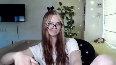 Nessa online show from 06/19/26, 01:37