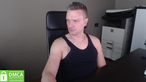 Snapshot of maschiodavide89 chatting on 06/19/26, 06:18 David online show from 06/19/26, 06:18