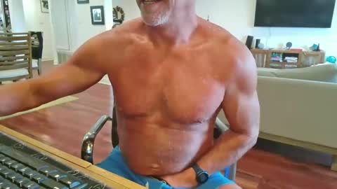 Snapshot of mascmuscle49 chatting on 04/07/26, 07:03 mascmuscle49 online show from 04/07/26, 07:03