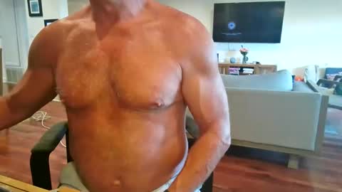 Snapshot of mascmuscle49 chatting on 06/01/26, 01:07 mascmuscle49 online show from 06/01/26, 01:07