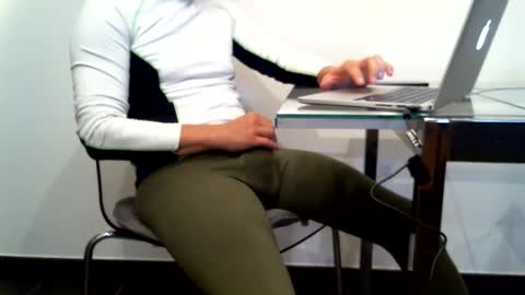 Snapshot of mask07 chatting on 09/09/25, 04:17 Mask07 online show from 09/09/25, 04:17