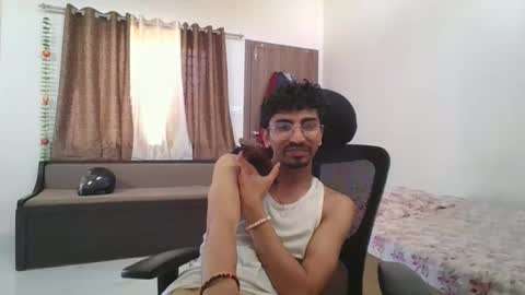 maskboyz2003 online show from 02/19/25, 10:56