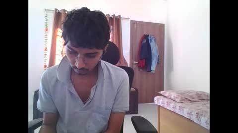 maskboyz2003 online show from 02/25/25, 03:42