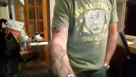 Snapshot of masked_masturbation_couple chatting on 09/19/25, 09:59 Masked Masturbation Couple online show from 09/19/25, 09:59