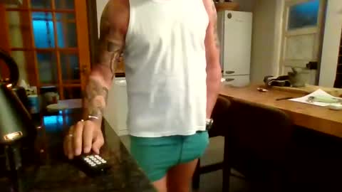 Snapshot of masked_masturbation_couple chatting on 10/09/25, 06:22 Masked Masturbation Couple online show from 10/09/25, 06:22