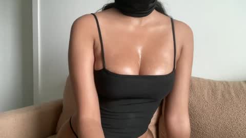 Sexykitten220 online show from 06/15/26, 07:27