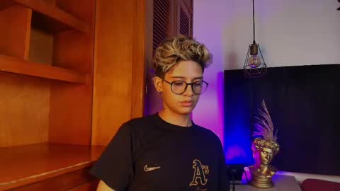   online show from 09/10/25, 04:56