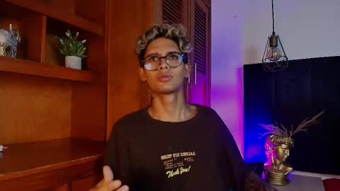   online show from 10/02/25, 05:03