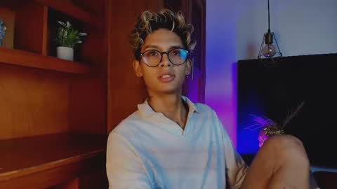   online show from 10/07/25, 04:20