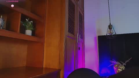   online show from 10/11/25, 05:17