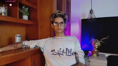   online show from 10/12/25, 05:17