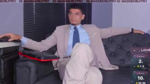 Snapshot of massimo_g chatting on 12/16/25, 12:43 I am Massimo online show from 12/16/25, 12:43