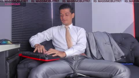 Snapshot of massimo_g chatting on 04/20/26, 01:14 I am Massimo online show from 04/20/26, 01:14