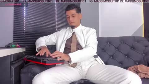 Snapshot of massimo_g chatting on 06/11/26, 01:09 I am Massimo online show from 06/11/26, 01:09
