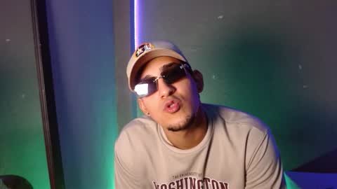 Snapshot of massimo_vidal chatting on 12/05/25, 02:31 massimo_vidal online show from 12/05/25, 02:31