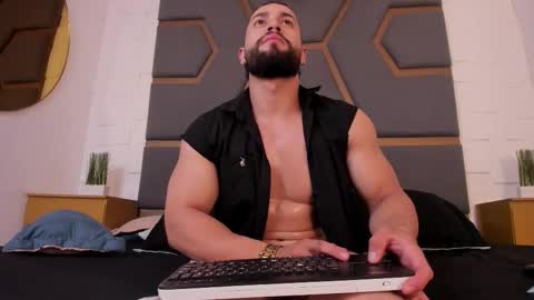 Massimo online show from 11/11/25, 03:39