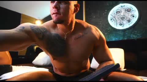 massimowalton2 online show from 11/02/25, 12:07