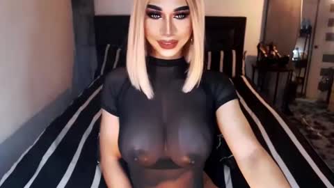 Snapshot of massivecockxmistress chatting on 10/04/25, 01:25 Aica online show from 10/04/25, 01:25