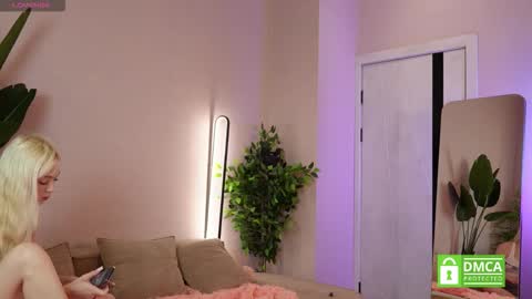 Maya online show from 09/20/25, 04:35