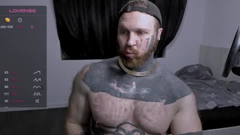 Snapshot of master_oil chatting on 12/14/24, 05:25 Huge Alex online show from 12/14/24, 05:25