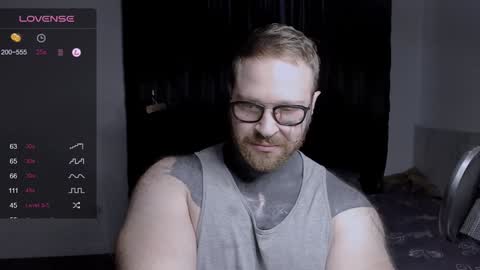 Snapshot of master_oil chatting on 02/01/25, 06:43 Huge Alex online show from 02/01/25, 06:43