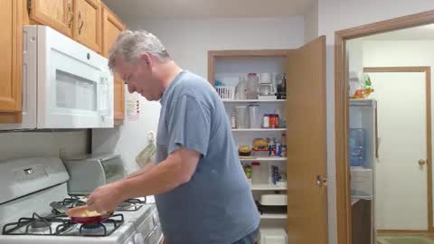 Snapshot of master_thorn chatting on 11/22/25, 06:51 Master Thorn online show from 11/22/25, 06:51