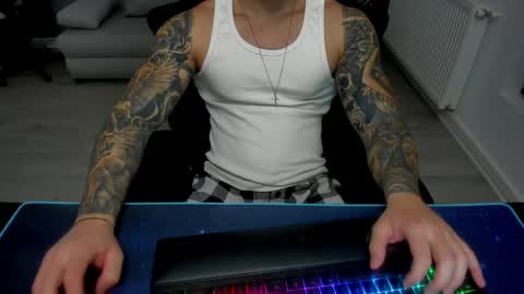 Snapshot of masterkingmuscle chatting on 02/11/25, 08:10 masterkingmuscle online show from 02/11/25, 08:10