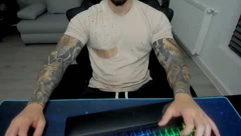 Snapshot of masterkingmuscle chatting on 02/16/25, 06:54 masterkingmuscle online show from 02/16/25, 06:54