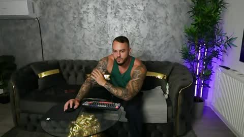 Snapshot of masterkingmuscle chatting on 05/18/26, 07:52 masterkingmuscle online show from 05/18/26, 07:52