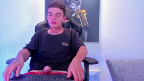 Snapshot of masters_boys chatting on 11/28/25, 04:20 KONAN online show from 11/28/25, 04:20