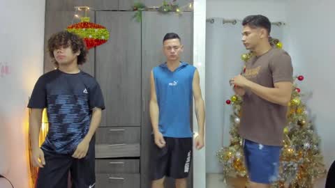 Team Cris Darwin- Fernando- Stiven- David online show from 12/30/24, 11:26