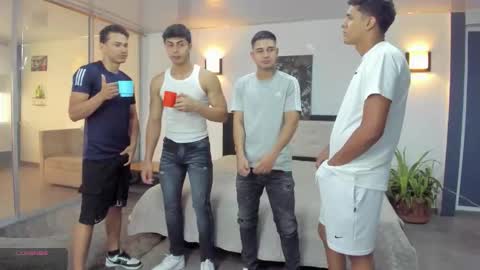 Snapshot of masters_sexx chatting on 11/11/25, 11:21 Team Cris Darwin- Fernando- Stiven- David online show from 11/11/25, 11:21