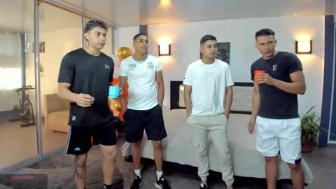 Snapshot of masters_sexx chatting on 11/22/25, 11:31 Team Cris Darwin- Fernando- Stiven- David online show from 11/22/25, 11:31