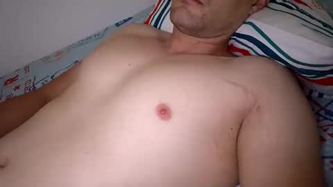 Snapshot of mateo2803 chatting on 06/09/26, 04:35 mateo2803 online show from 06/09/26, 04:35