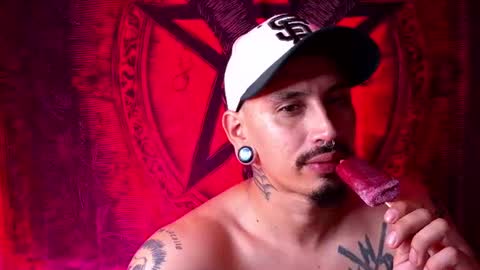 Snapshot of mateo60_ chatting on 06/17/26, 01:30 Mateo online show from 06/17/26, 01:30
