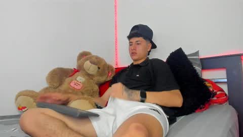 Snapshot of mateo_escobar chatting on 10/21/25, 12:55 mateo_escobar online show from 10/21/25, 12:55