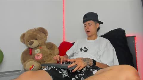 Snapshot of mateo_escobar chatting on 10/25/25, 08:22 mateo_escobar online show from 10/25/25, 08:22