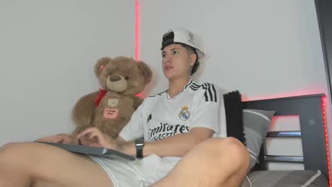 Snapshot of mateo_escobar chatting on 11/03/25, 05:03 mateo_escobar online show from 11/03/25, 05:03