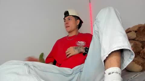 Snapshot of mateo_escobar chatting on 11/12/25, 02:01 mateo_escobar online show from 11/12/25, 02:01