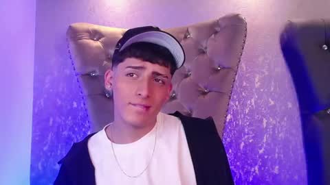 Snapshot of mateo_mitchell chatting on 10/22/25, 04:57 mateo mitchell online show from 10/22/25, 04:57