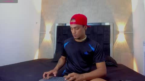 Snapshot of mateo_nick chatting on 11/04/25, 04:28 Mateo and Noah online show from 11/04/25, 04:28