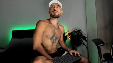 Snapshot of mateobaer_ chatting on 01/18/26, 03:32 Mateo Baer online show from 01/18/26, 03:32