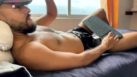 Snapshot of mateobaer_ chatting on 04/17/26, 12:52 Mateo Baer online show from 04/17/26, 12:52
