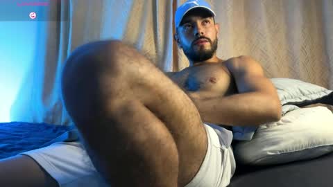 Snapshot of mateobaer_ chatting on 04/18/26, 04:27 Mateo Baer online show from 04/18/26, 04:27