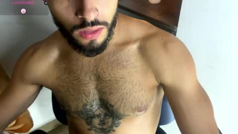 Snapshot of mateobaer_ chatting on 04/22/26, 04:04 Mateo Baer online show from 04/22/26, 04:04