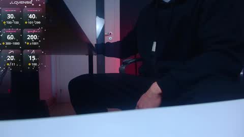 Snapshot of mateobenjamin chatting on 12/19/25, 10:44 MateoBenjamin online show from 12/19/25, 10:44
