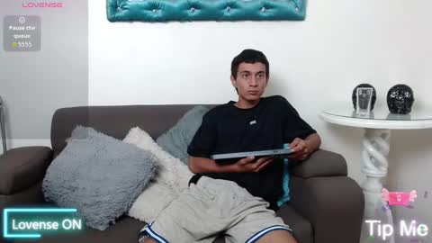 Snapshot of mateocruz_ chatting on 10/07/25, 12:02 Mateo online show from 10/07/25, 12:02