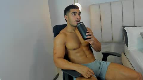 Snapshot of mateozar chatting on 04/22/26, 10:55 Mateo Zar online show from 04/22/26, 10:55